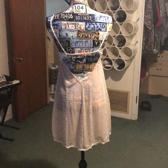 Lace nightie - Picture 2 of 6